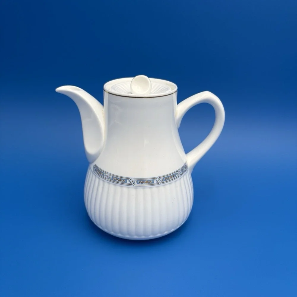 Vintage Wedgewood Insignia Bone China 6.5